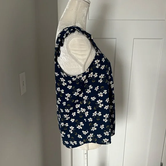 Monteau Floral Print Top - Picture 2 of 7